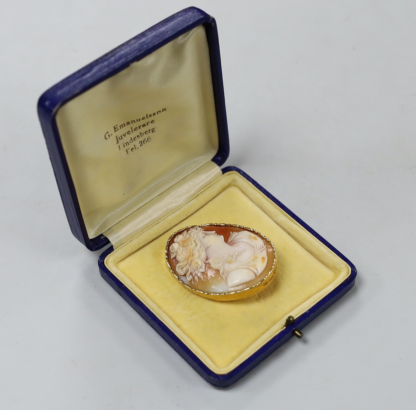 A Swedish 18k mounted oval cameo shell brooch, carved with the bust of a lady to sinister, 51mm.